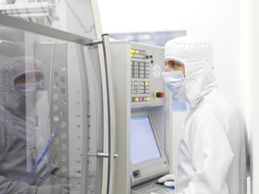 Nolato Treff-Cleanroom production2